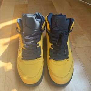 Air Jordan 5 Retro SE "Michigan" sneakers